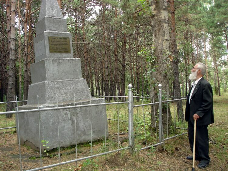 Памятник Воронову Г.Я и Кирею Л.Т